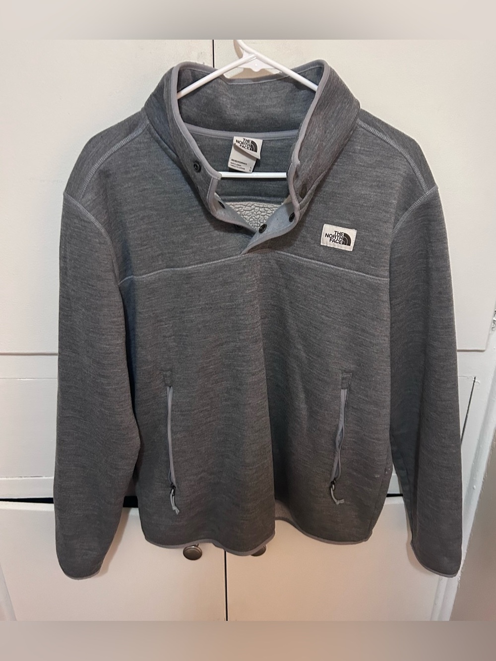 The North Face sweater size mens large